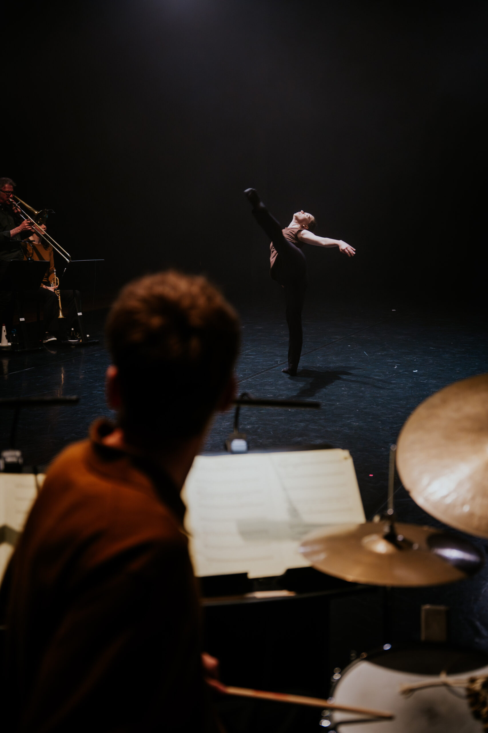Hedendaagse dans en live jazz in Storm – music by Shabaka Hutchings